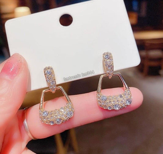 Trendy Drop Earrings Pair