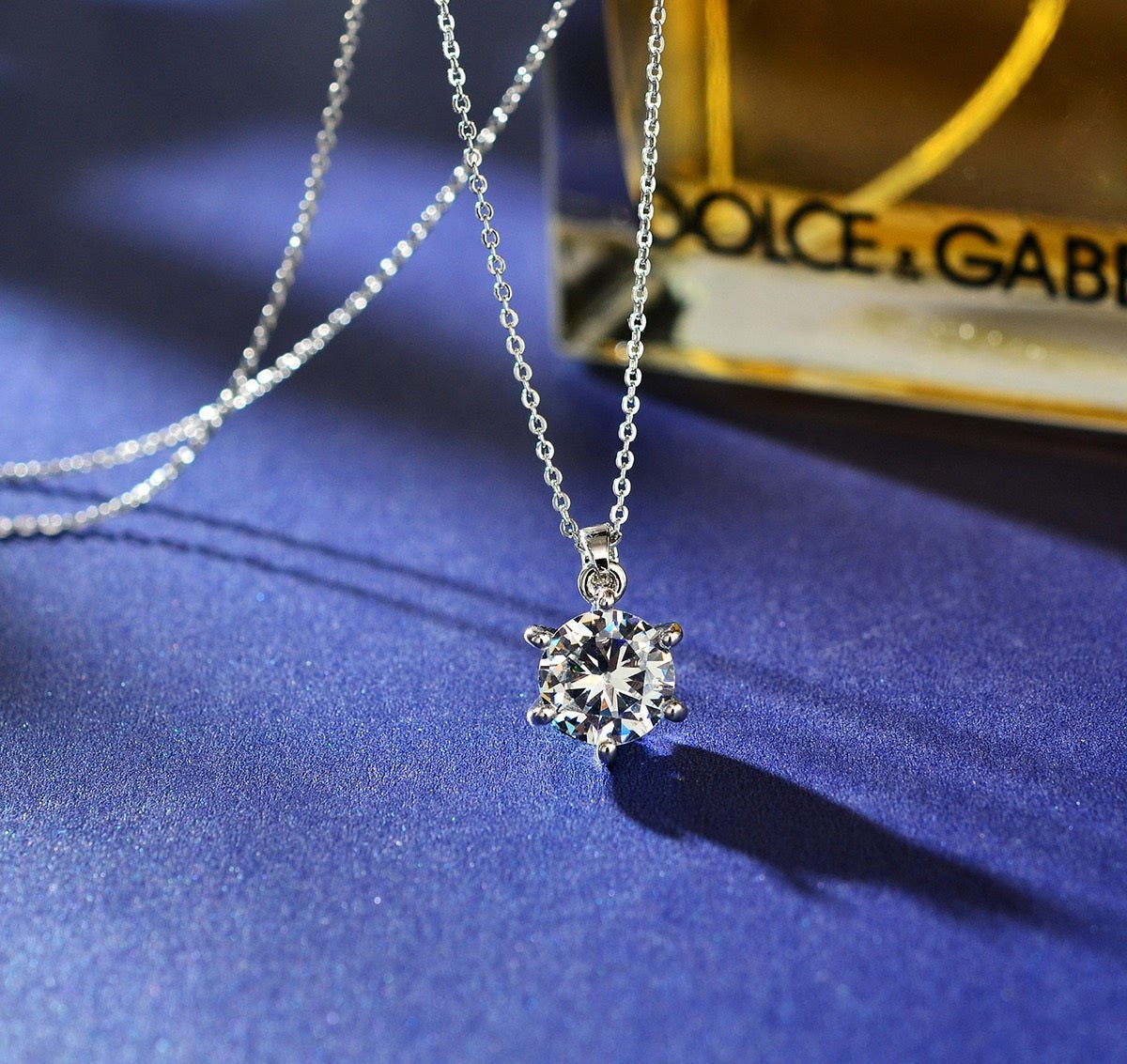 Round Pendant with Chain